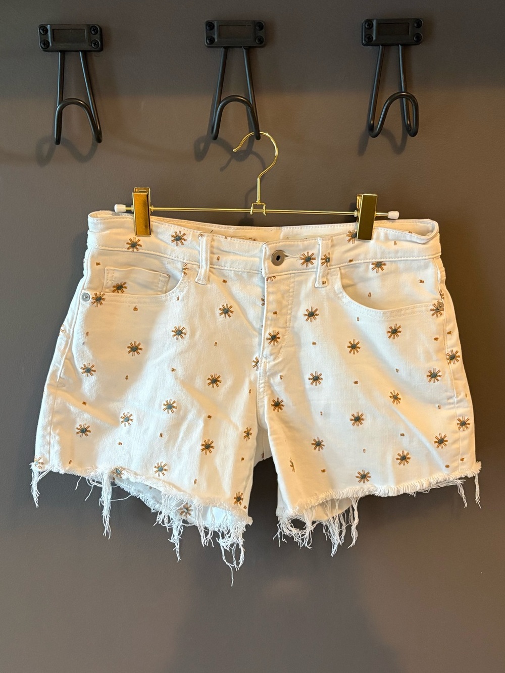 Pilcro and the Letterpress by Anthropologie Floral Embroidered Shorts - Size 26 - Picture 2 of 6